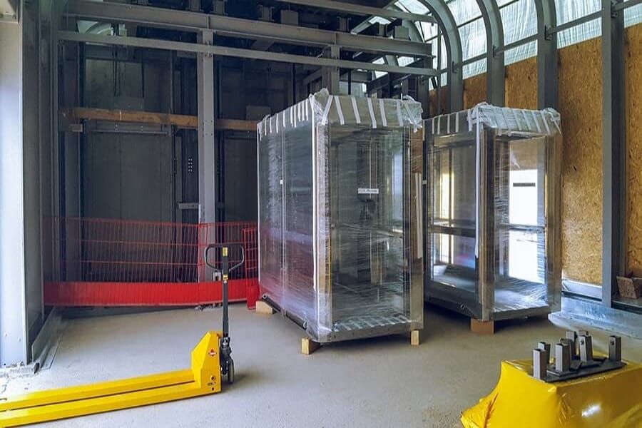 U1-Station Altes Landgut | Dreiergruppe