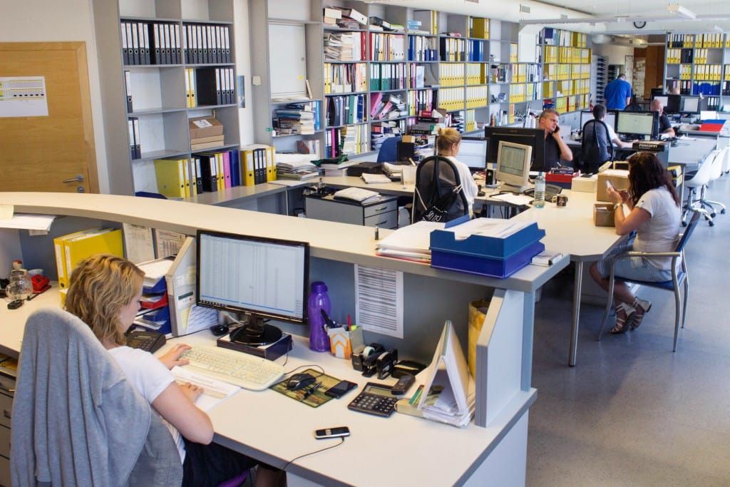 U1-Station Altes Landgut | Dreiergruppe