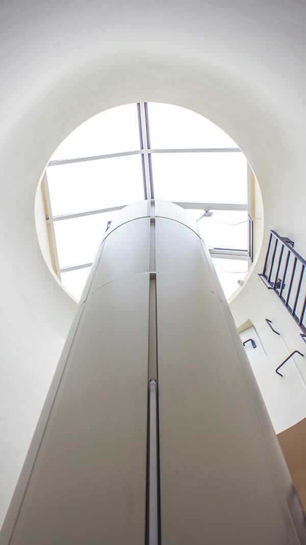 Sporgasse Graz | Tragkraft von 1.125 kg oder 15 Personen | Geschwindigkeit beträgt 2,50 m/s | Förderhöhe ist 75,85 m | Kabinengröße von 2,55 m²